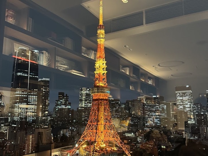 東京の夜景をバックに新しい交流を楽しんでいただきました。
